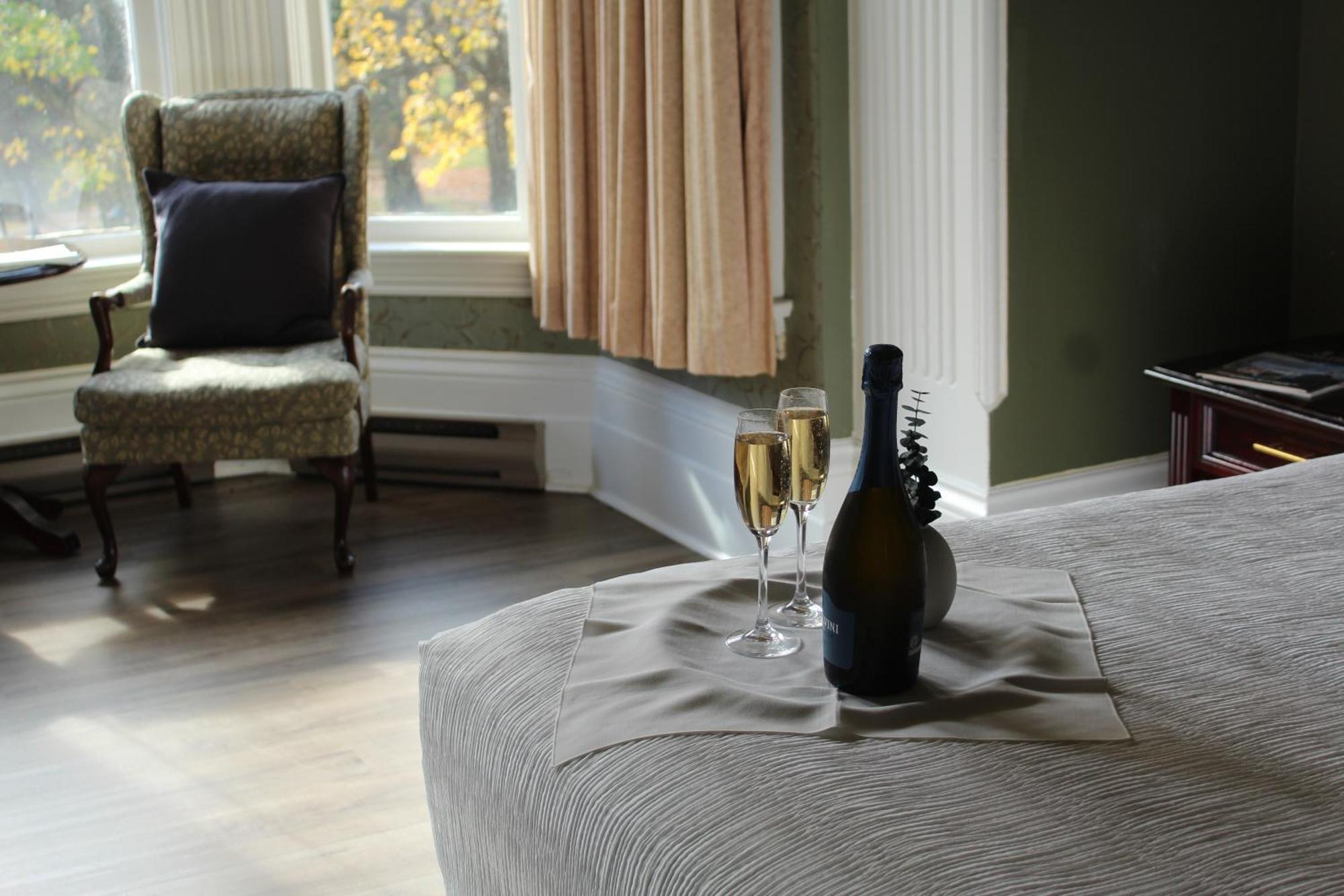 Westover Inn Saint Marys エクステリア 写真